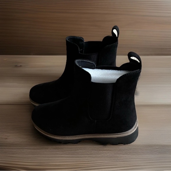 Rouge Black Faux Suede Boots / Booties with chunky heel size 8. - Picture 4 of 7